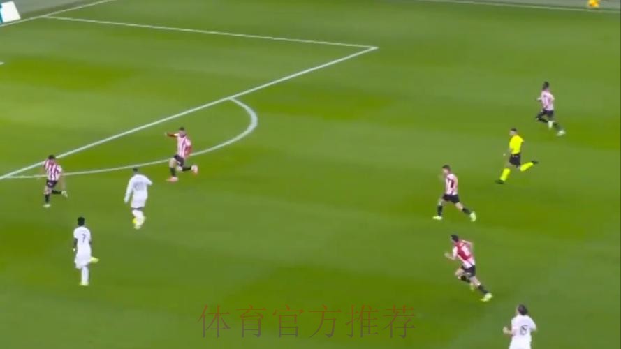 姆巴佩乘私人飞机抵达沙特 渴望出战西超杯决赛 姆巴佩乘私人飞机抵达沙特 渴望出战西超杯决赛